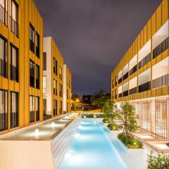 Отель Craftsman Bangkok Бангкок бассейн