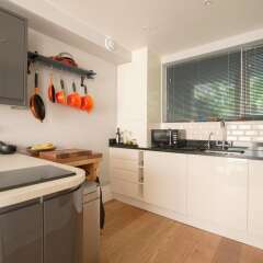 Отель Chic 2 Bedroom Garden House in Dalston в номере фото 2