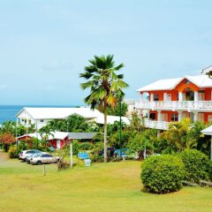 Beachcombers Hotel пляж