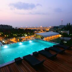 The Sixteenth Naiyang Beach Hotel бассейн