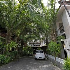 Ubud Village Hotel парковка