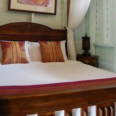 Отель Bangphlat Resort Бангкок сейф в номере