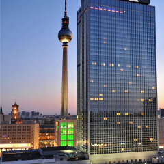 Отель Park Inn by Radisson Berlin Alexanderplatz бассейн
