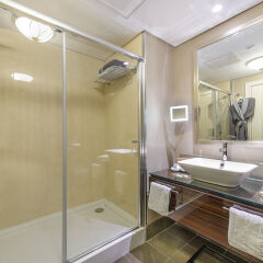 Elite World Business Hotel ванная