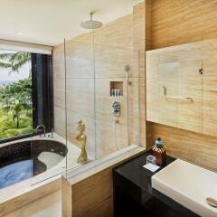 Отель The Seminyak Beach Resort & Spa ванная фото 2