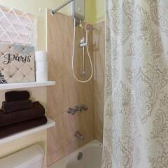 Отель Kgn Most Centrally Located One Bdrm II ванная фото 2