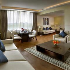 Отель Four Points by Sheraton New Delhi, Airport Highway комната для гостей