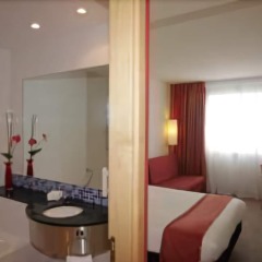 Отель Holiday Inn Express Barcelona City 22@ комната для гостей фото 5