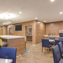 Отель La Quinta Inn & Suites Logan с домашними животными