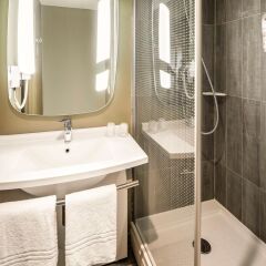 Отель ibis Faro Algarve Португалия, Фару - отзывы, цены и фото номеров - забронировать отель ibis Faro Algarve онлайн ванная