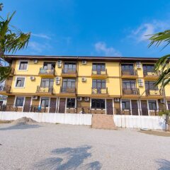 Апартаменты More Apartments na Khadyzhenskoy 65A (2) Сочи вид на фасад