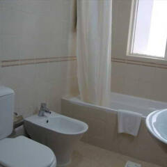 Al Muraqabat Plaza Hotel Apartments ванная
