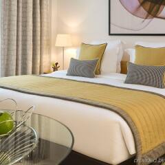 Отель La Clef Tour Eiffel (ex. Citadines Suites Arc de Triomphe) комната для гостей фото 2