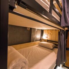 Luck-Yimm Hostel - Adults Only Бангкок комната для гостей фото 4