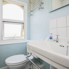 Отель Spacious 4 Bedroom Home In Finsbury Park ванная