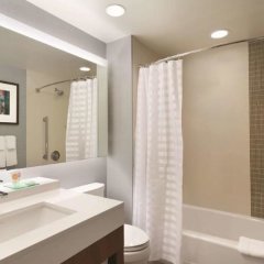Hyatt Place Buffalo Amherst in Amherst, United States of America from 168$, photos, reviews - zenhotels.com bathroom photo 3