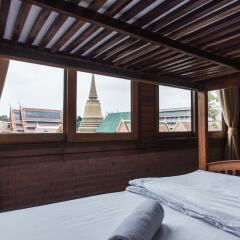 Отель Feung Nakorn Balcony Rooms And Cafe Бангкок комната для гостей фото 5