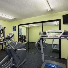 Отель Days Inn Jasper фитнесс-зал