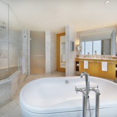 Отель The Ritz-Carlton Residences, Dubai International Financial Centre Дубай ванная