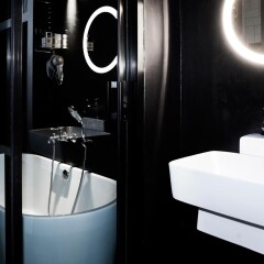 Blu Monkey Hub and Hotel Phuket Пхукет ванная фото 2