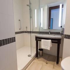 Отель Hampton By Hilton Amsterdam Centre East Амстердам ванная
