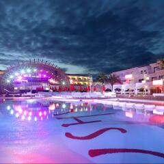 Ushuaia Ibiza Beach Hotel - Adults Only спортивное сооружение