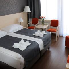 Hotel Krystal сейф в номере