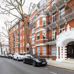 Отель Iverna Gardens by Lime Street Лондон