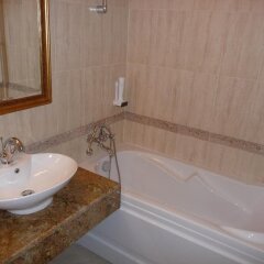 Отель Park Hotel Izvorite Болгария, Сливен - отзывы, цены и фото номеров - забронировать отель Park Hotel Izvorite онлайн ванная фото 2