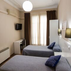 Отель Hostal Lesseps Барселона вид на фасад фото 3