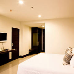 Отель Crystal Suites Suvarnabhumi Airport Бангкок комната для гостей фото 4