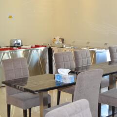 Milestone Hotel Apartments питание