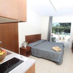 Апартаменты Captain Karas Holiday Apartments комната для гостей фото 4