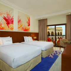 Отель DoubleTree by Hilton Resort & Spa Marjan Island 5* Стандартный номер с двуспальной кроватью фото 6