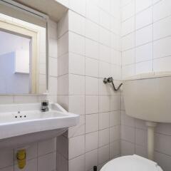 Отель ShortStayFlat Bairro Alto and Bica Португалия, Лиссабон - отзывы, цены и фото номеров - забронировать отель ShortStayFlat Bairro Alto and Bica онлайн ванная фото 2