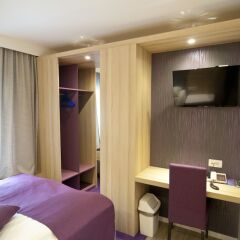Hotel Emonec сейф в номере