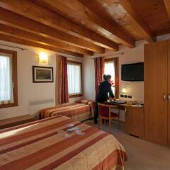 Отель Albergo Antica Corte Marchesini Италия, Кампанья-Лупия - 1 отзыв об отеле, цены и фото номеров - забронировать отель Albergo Antica Corte Marchesini онлайн комната для гостей фото 2