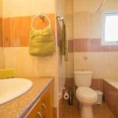 Апартаменты Konnos 2 Bedroom Apartment ванная