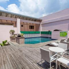 Отель Diamond Suites And Residences Филиппины, Лапу-Лапу - 1 отзыв об отеле, цены и фото номеров - забронировать отель Diamond Suites And Residences онлайн бассейн фото 3