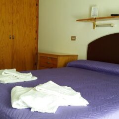Hotel Zenith Римини сейф в номере