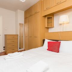 Отель 2 Bedroom Flat Sleeps 4 in Pimlico Великобритания, Лондон - отзывы, цены и фото номеров - забронировать отель 2 Bedroom Flat Sleeps 4 in Pimlico онлайн комната для гостей фото 3