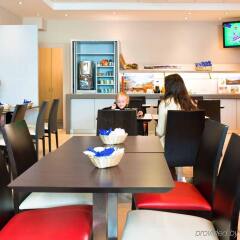 Отель Ibis Genève Centre Gare Швейцария, Женева - 1 отзыв об отеле, цены и фото номеров - забронировать отель Ibis Genève Centre Gare онлайн интерьер отеля фото 2