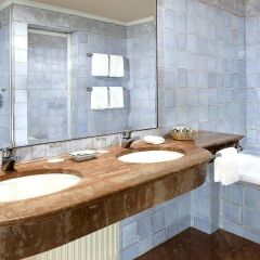 Отель Goldener Hirsch, a Luxury Collection Hotel, Salzburg Австрия, Зальцбург - отзывы, цены и фото номеров - забронировать отель Goldener Hirsch, a Luxury Collection Hotel, Salzburg онлайн ванная