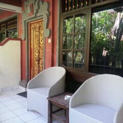 Отель Dewa Bharata Bungalows Legian Индонезия, Кута - отзывы, цены и фото номеров - забронировать отель Dewa Bharata Bungalows Legian онлайн интерьер отеля