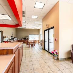 Отель Econo Lodge Effingham гостиничный бар