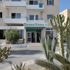 DebbieXenia Hotel Apartments вид на фасад фото 4