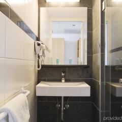 Отель Bastion Hotel Amsterdam Zuidwest Нидерланды, Амстердам - 7 отзывов об отеле, цены и фото номеров - забронировать отель Bastion Hotel Amsterdam Zuidwest онлайн ванная