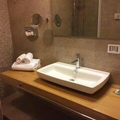 Eureka Palace Hotel Spa Resort Сиракуза ванная