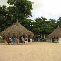 Отель Coral Seas Garden Resort пляж