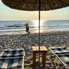 The Garden Beach Hostel Голем пляж
